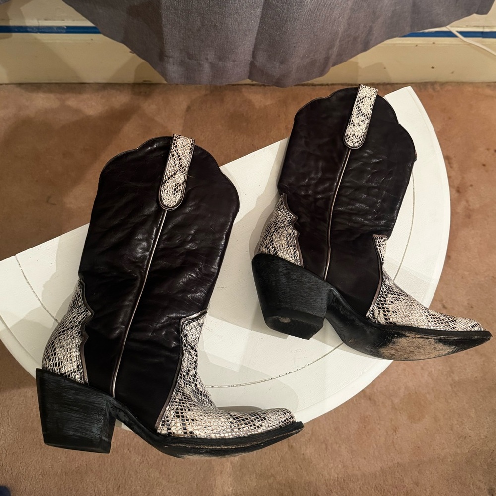 Idyllwind Black and White Snakeskin Accent Western Boots - Women size 7